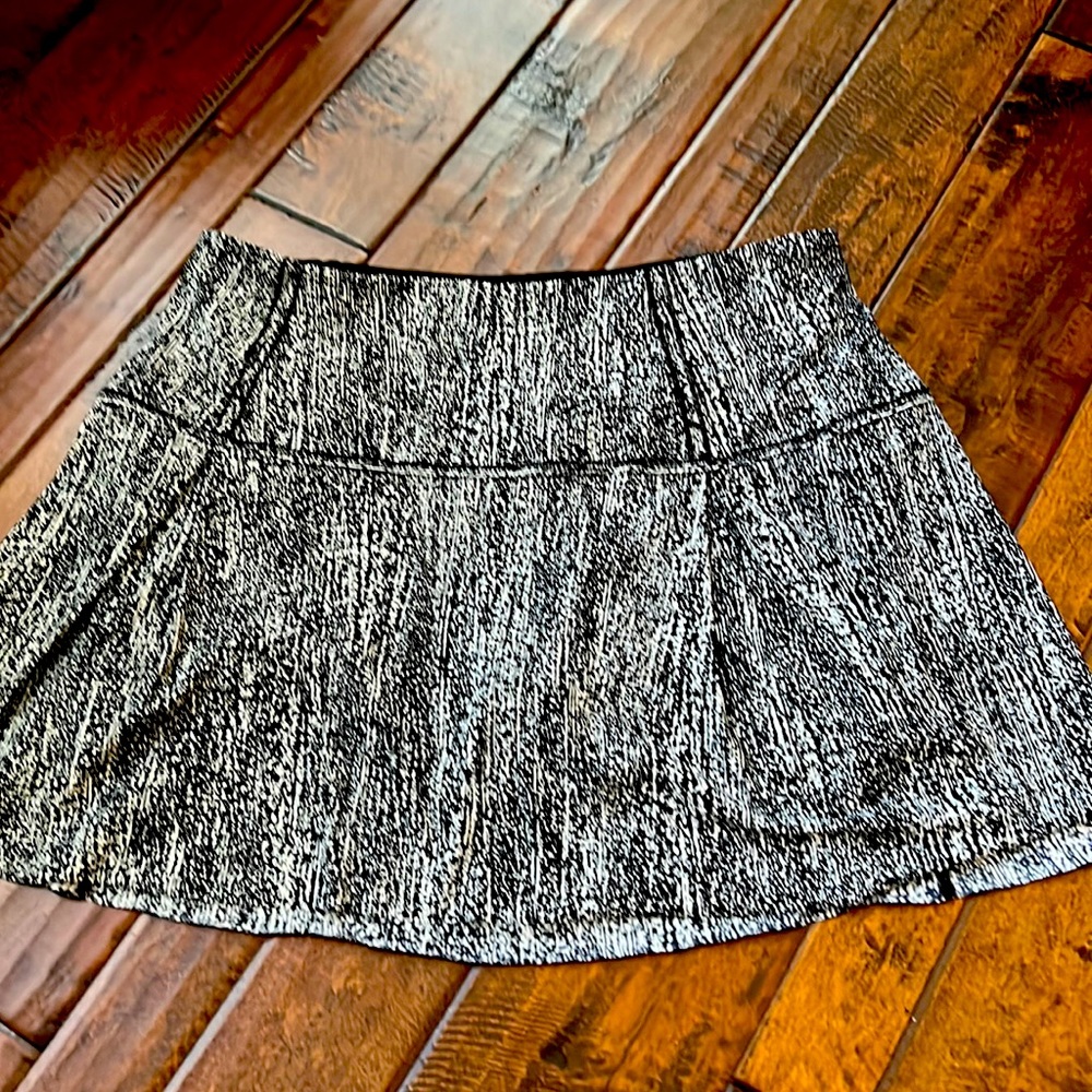 Lululemon size 8 tall skirt with built in shorts